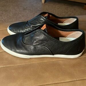 Frye Mindy maya black leather slip on antiqued sneakers shoes women’s 9.5 9 1/2